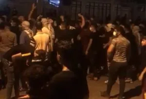حتى شراء الدواء بات جريمة في ايران؛ اعتقال مواطنين بسبب شراء “ضمادات الجروح” في مدن مختلفة