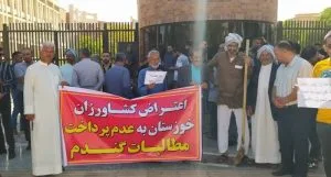الحكومة الايرانية تسرق محاصيل فلاحي الأحواز وحقوق سائقي الشاحنات بـ “الاحتيال”