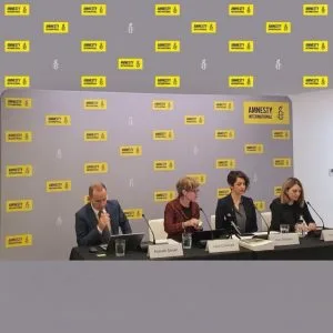 منظمة العفو الدولية تطالب بمحاكمة 87 مسؤولاً في الجمهورية الإسلامية بتهمة ارتکاب “جرائم ضد الإنسانية”